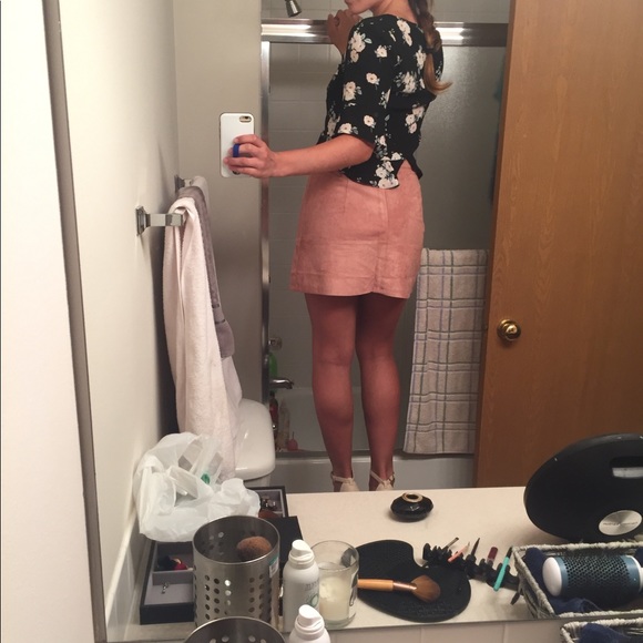 Lulus XS pink suede skirt. - Picture 8 of 8